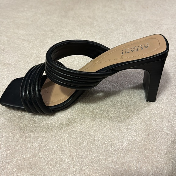 Two inch black heels - Picture 2 of 2